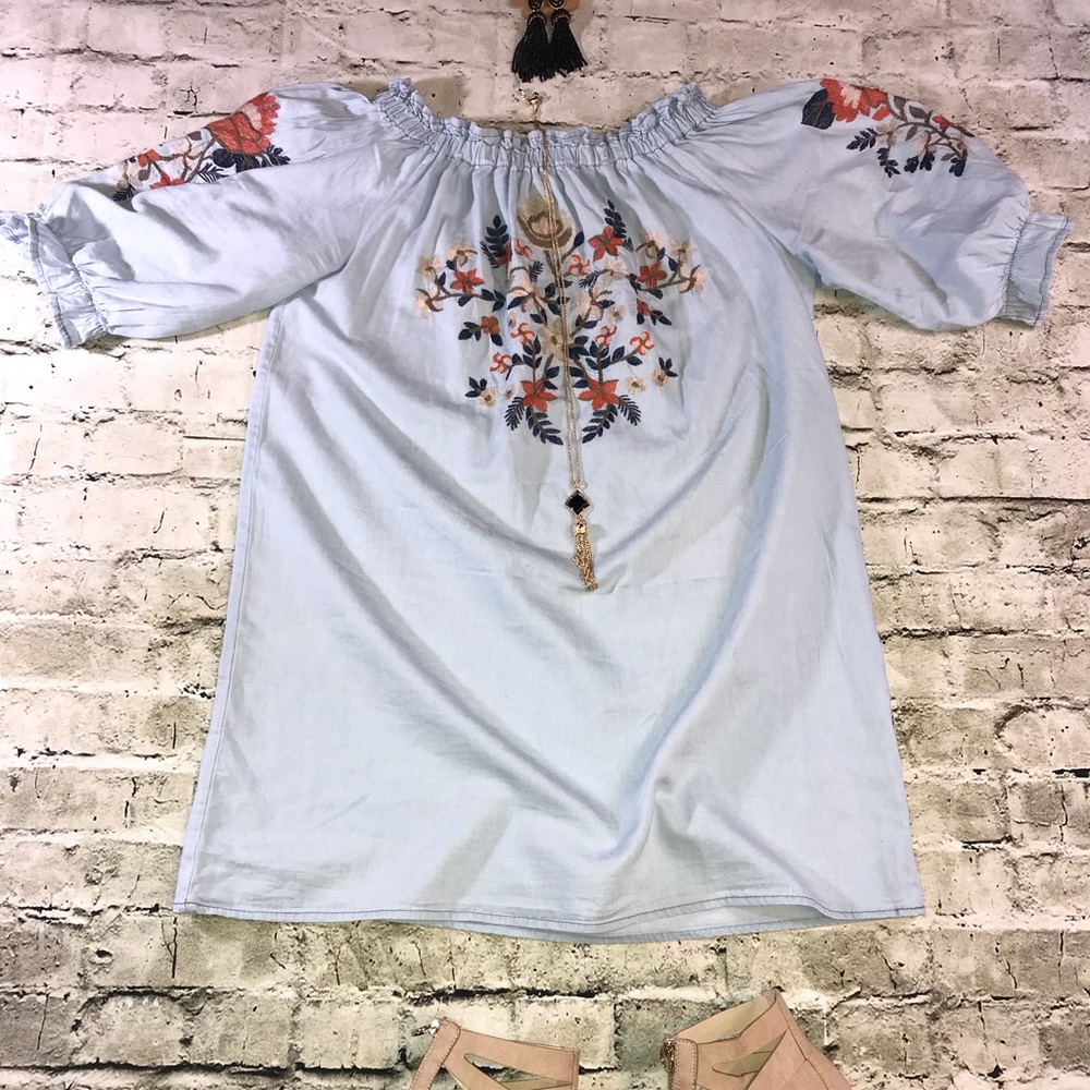Beautiful Light Denim Dress w/ embroider flowers!
